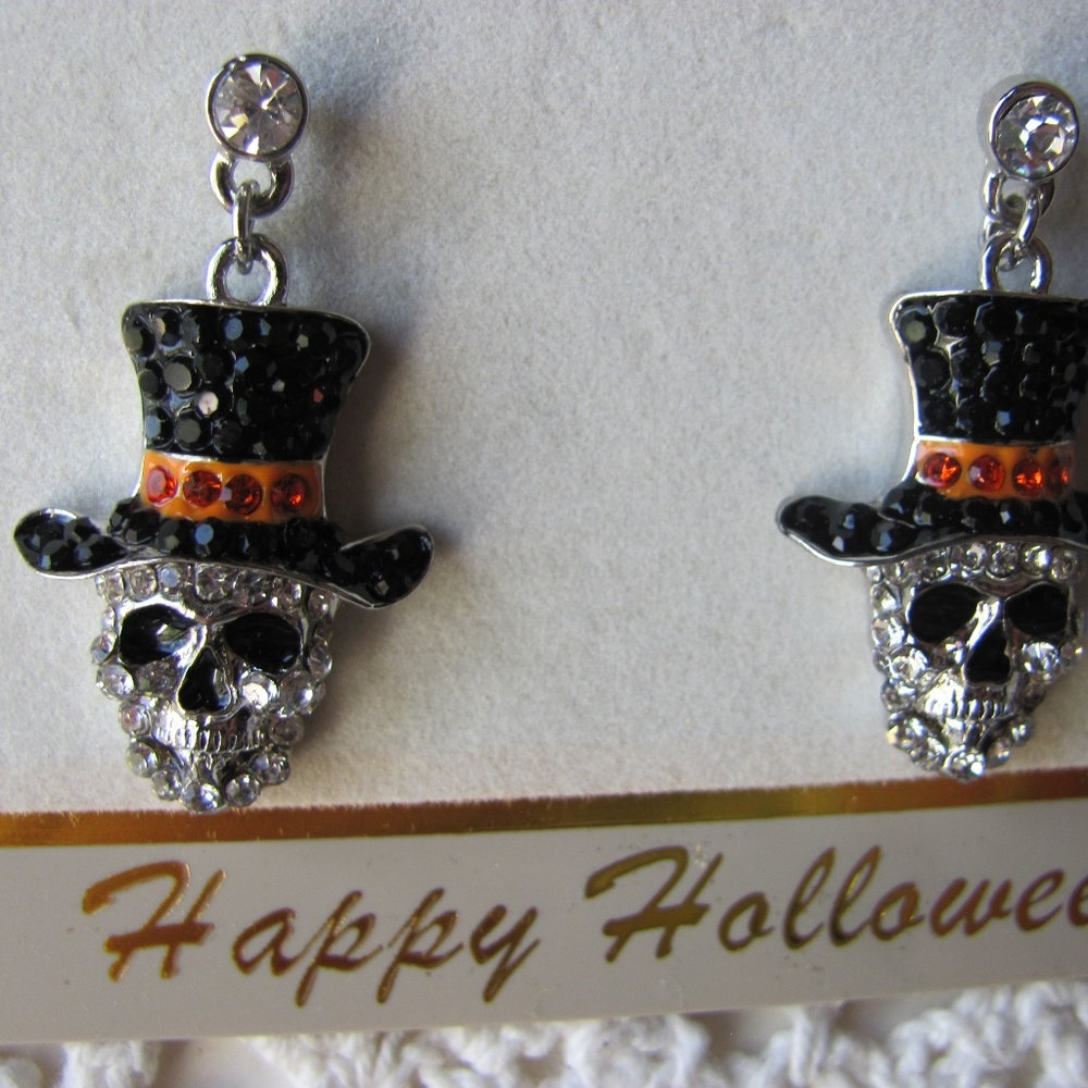 Hanging Skull Earrings With Bling  Brand New  Just